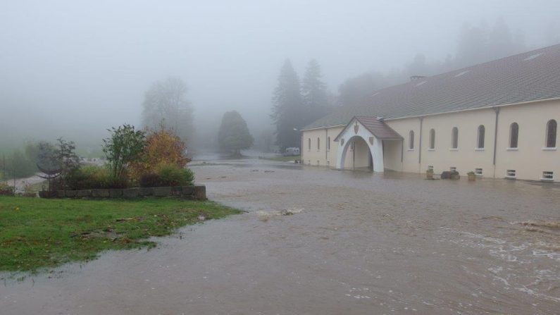 L'abbaye Notre-Dame des Neiges sous les eaux, le jeudi 17 octobre 2024. (crédit photo Notre-Dame des Neiges)