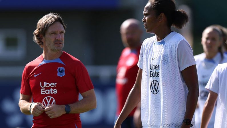 Laurent Bonadei, nouveau sélectionneur de l'équipe de France féminine, dévoile aujourd'hui la première liste de son mandat pour les deux matches amicaux programmés le 25 octobre contre la Jamaïque et le 29 face à la Suisse. (Photo : FRANCK FIFE/AFP via Getty Images)