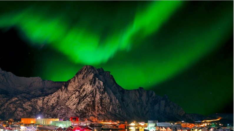 L'aurore boréale au-dessus de Svolvar, en Norvège (Avec l'aimable autorisation de Hurtigruten)