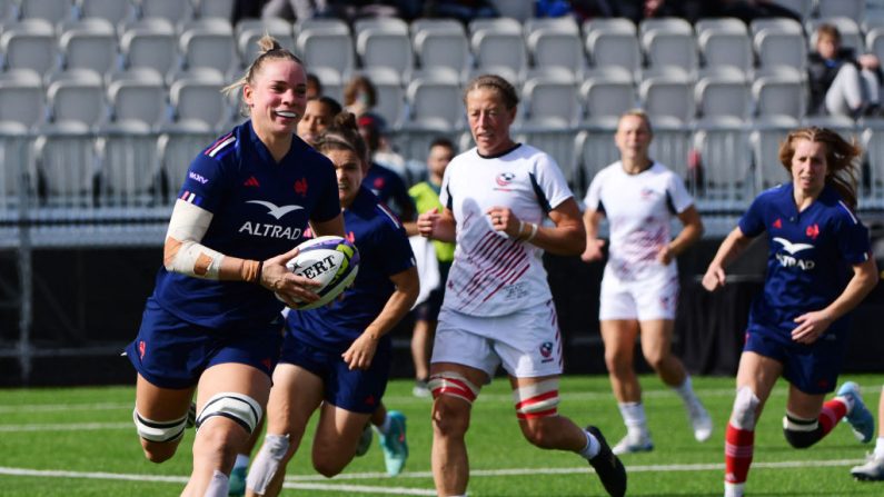 Le XV de France féminin a mis fin à une série de trois défaites samedi en battant les Etats-Unis (22-14) lors de la deuxième journée du tournoi international WXV, qui se déroule au Canada. (Photo : DON MACKINNON/AFP via Getty Images)