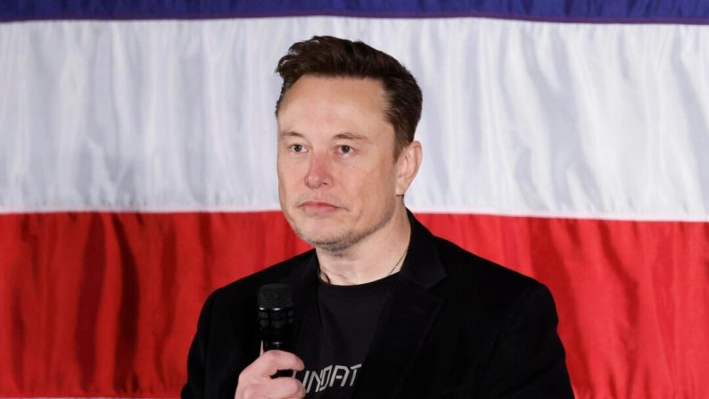 Elon Musk, fondateur de SpaceX et Tesla, participe à une réunion publique au lycée Ridley de Folsom, en Pennsylvanie, le 17 octobre 2024. (Anna Moneymaker/Getty Images)