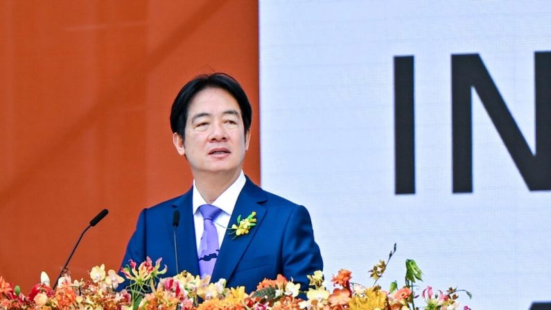 Le président taïwanais Lai Ching-te prononce son discours d'investiture après avoir prêté serment lors de la cérémonie d'investiture au Palais présidentiel de Taipei, le 20 mai 2024. (Sung Pi-lung/Epoch Times)