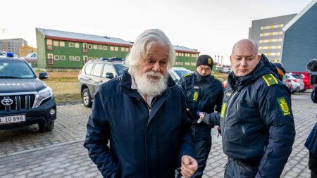 Le militant Paul Watson demande la nationalité française