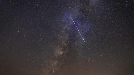 Les Draconides « s’abattront » sur la Terre en octobre – et sont célèbres pour leurs tempêtes de météores