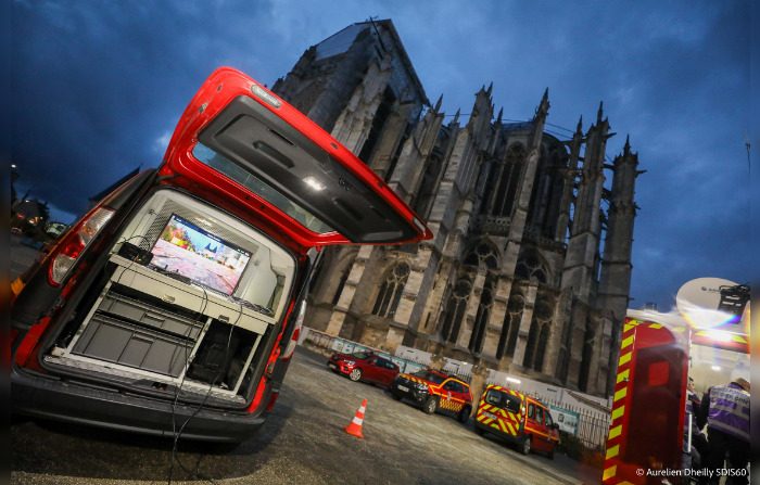 Le Sdis 60 est intervenu à Beauvais, après qu’un départ de fumées se soit déclaré dans les combles de la cathédrale Saint-Pierre, ce lundi 30 septembre 2024. (Capture d'écran Sdis de l'Oise)