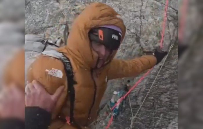 Deux femmes, alpinistes expérimentées, se sont retrouvées en grande difficulté début octobre, lors de l’ascension d’une montagne de la région indienne de l’Himalaya. Elles ont été secourues par trois militaires français. (Capture d'écran Armée de Terre)