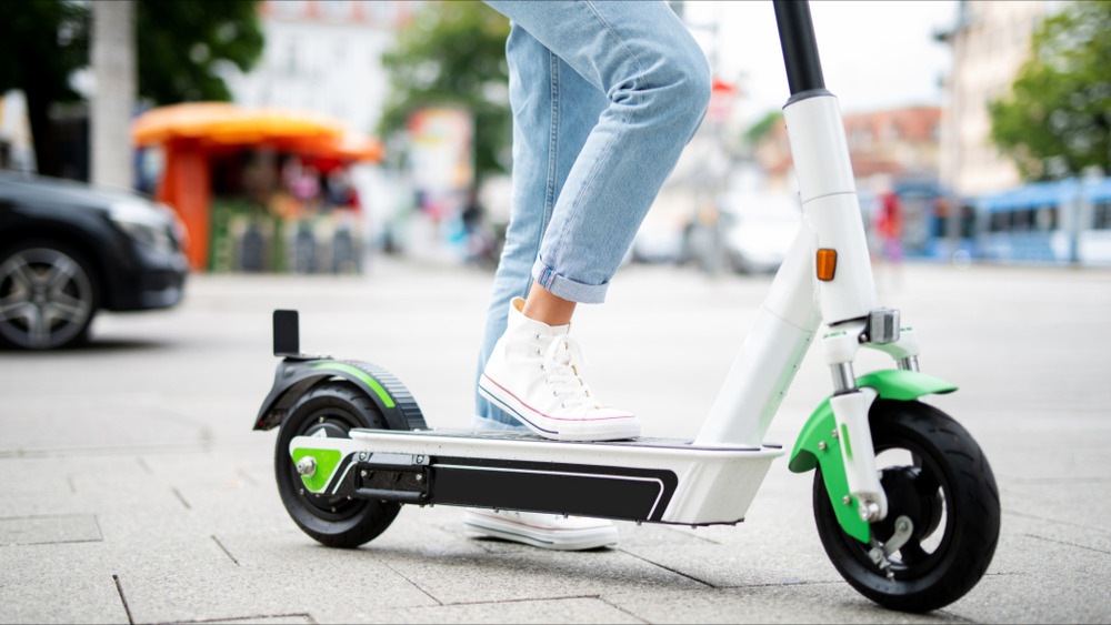 Lyon : l'étudiante qui a percuté un camion avec sa trottinette électrique en état de mort cérébrale