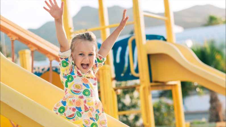 Le mystérieux bienfaiteur a financé l'aménagement de l'aire de jeux de son village. (Photo : Maria Tsygankova/Shutterstock)