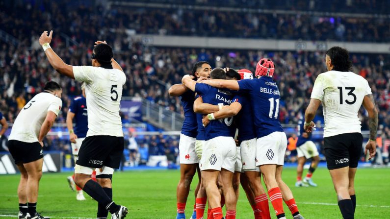 Le XV de France a montré un immense caractère pour arracher une troisième victoire consécutive contre la Nouvelle-Zélande samedi au Stade de France (30-29). (Photo : Franco Arland/Getty Images)