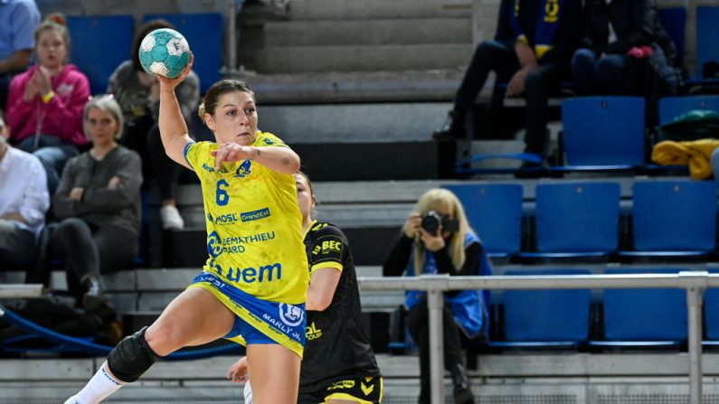 Les handballeuses de Metz, invaincues toutes compétitions confondues cette saison, l'ont encore emporté, largement (34-25), dimanche dans la salle de Krim Ljubljana, lors de la 7e journée de Ligue des champions. (Photo : JEAN-CHRISTOPHE VERHAEGEN/AFP via Getty Images)