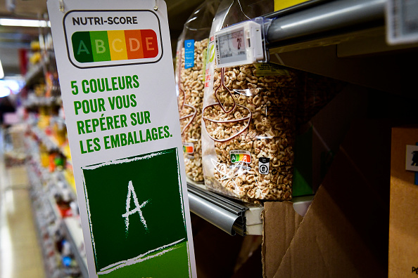 Le distributeur Carrefour fait pression sur ses fournisseurs pour qu'ils affichent le Nutri-Score