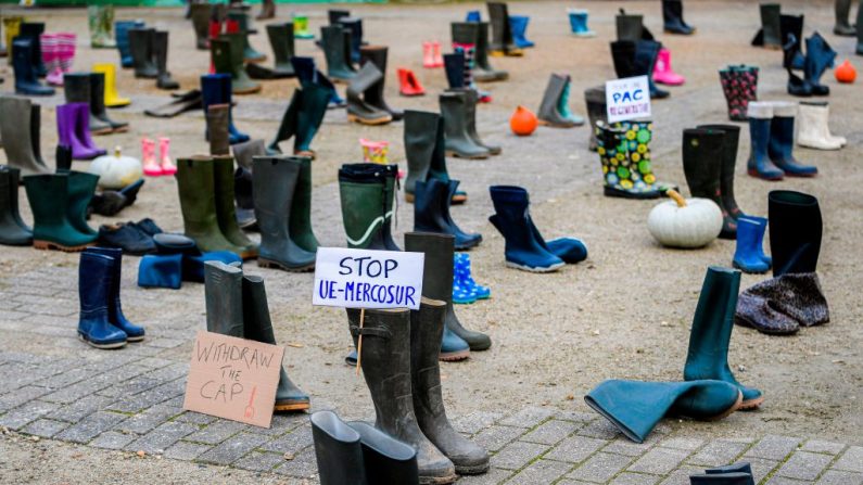 Des bottes sont exposées lors d'une manifestation appelée par le Réseau de soutien à l'agriculture paysanne (ReSAP), Agroecology in Action, Youth for Climate et une quinzaine d'autres organisations, devant le bâtiment du Berlaymont à Bruxelles, le 06 décembre 2020.(Photo LAURIE DIEFFEMBACQ/Belga/AFP via Getty Images)