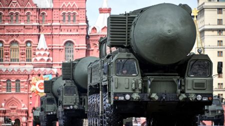 La Russie a tiré pour la première fois un missile intercontinental sur l’Ukraine et dit faire tout pour éviter un conflit nucléaire