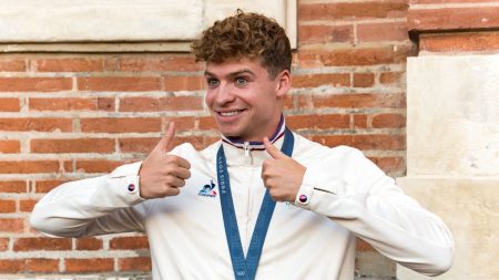 Natation : Léon Marchand pulvérise le record du monde du 200 m quatre nages