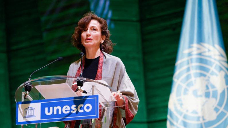 La Directrice générale de l'UNESCO, Audrey Azoulay, prononce un discours à la Maison de l'UNESCO à Paris, le 19 octobre 2024. (GEOFFROY VAN DER HASSELT/AFP via Getty Images)