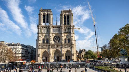 Sept tapisseries contemporaines commandées pour Notre-Dame de Paris