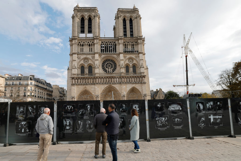 Notre-Dame prête à accueillir de nouveau le "monde entier" à partir du 8 décembre, et jusqu'à 22 heures