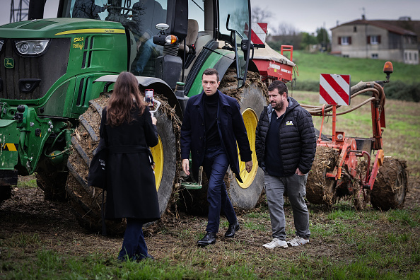 Le "pronostic vital de l'agriculture française" est "engagé", estime Jordan Bardella depuis le Lot-et-Garonne