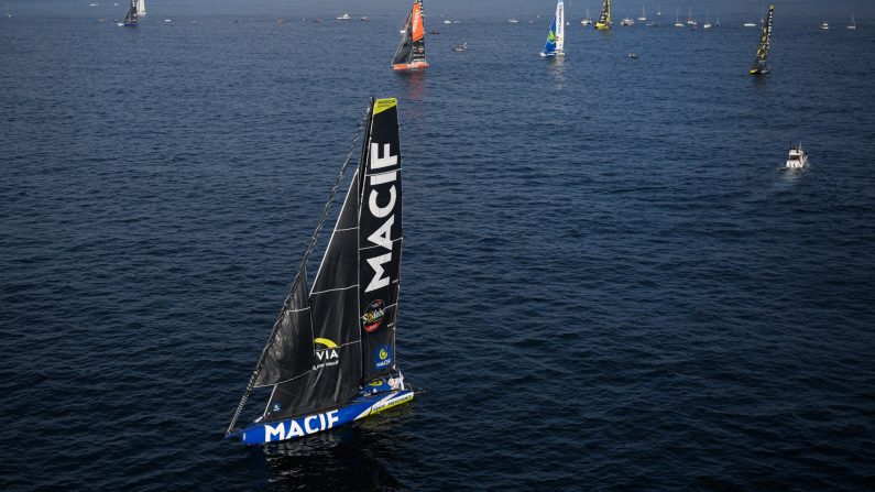 Charlie Dalin (Macif), leader de la flotte de la 10 édition du Vendée Globe, devrait dépasser dans la nuit de lundi à mardi le Cap Finisterre en Espagne. (Photo : LOIC VENANCE/AFP via Getty Images)