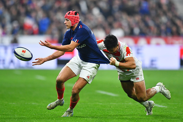 L'ailier Louis Bielle-Biarrey a parfaitement profité du festival des Bleus samedi contre le Japon (52-12) pour améliorer encore ses statistiques avec le XV de France avec deux essais, à l'image de son jeu à toute vitesse. (Photo Franco Arland/Getty Images)