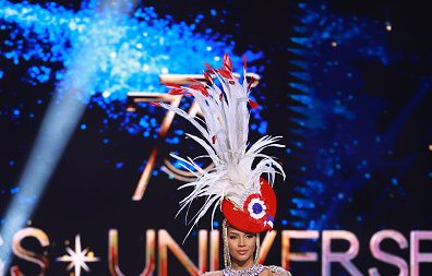 Miss Univers 2024 : Indira Ampiot présente son éblouissant costume national, aux couleurs du drapeau français