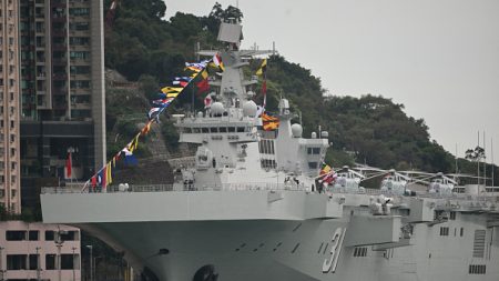 Hong Kong : la Chine expose un navire de guerre dernier cri