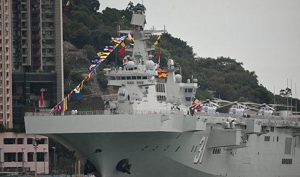 Hong Kong : la Chine expose un navire de guerre dernier cri