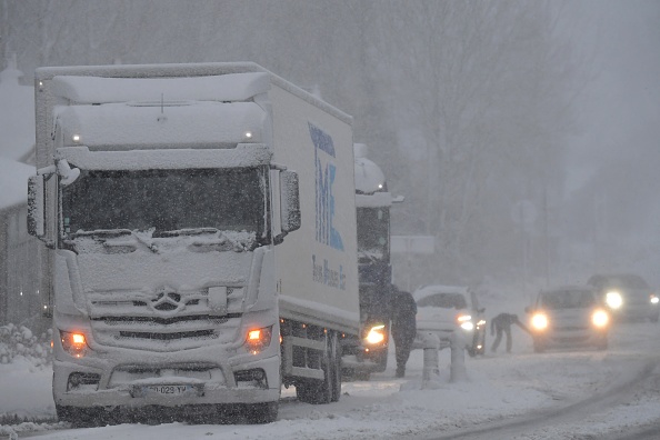 Tempête Caetano : routiers bloqués, trains supprimés et coupures d'électricité, 31 départements sont en vigilance orange