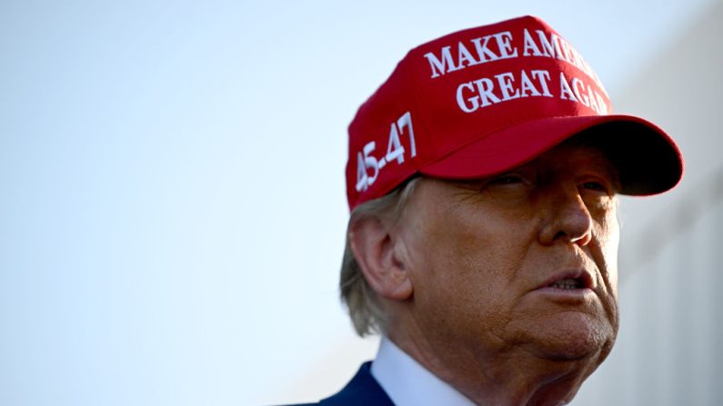 
Donald Trump assiste au lancement du sixième vol d'essai de la fusée SpaceX Starship le 19 novembre 2024 à Brownsville, au Texas. (Brandon Bell/Getty Images)