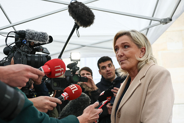 Après son entretien avec Michel Barnier, Marine Le Pen votera la censure si le budget reste "en l'état"