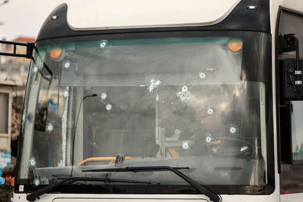 Un bus israélien a été la cible de tirs en Cisjordanie, au moins 8 blessés, selon les secours israéliens