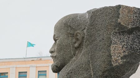 L’une des plus vieilles statues de Lénine brisée en « mille morceaux » par une tempête au Kazakhstan