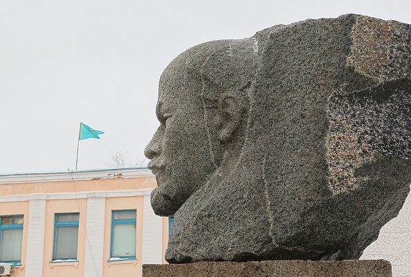 L'une des plus vieilles statues de Lénine brisée en "mille morceaux" par une tempête au Kazakhstan