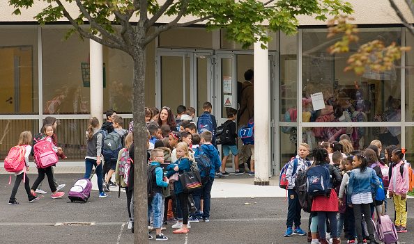 Strasbourg : des élèves dotés de gilets équipés de GPS, pour un partage équitable filles-garçons de la cour de récréation