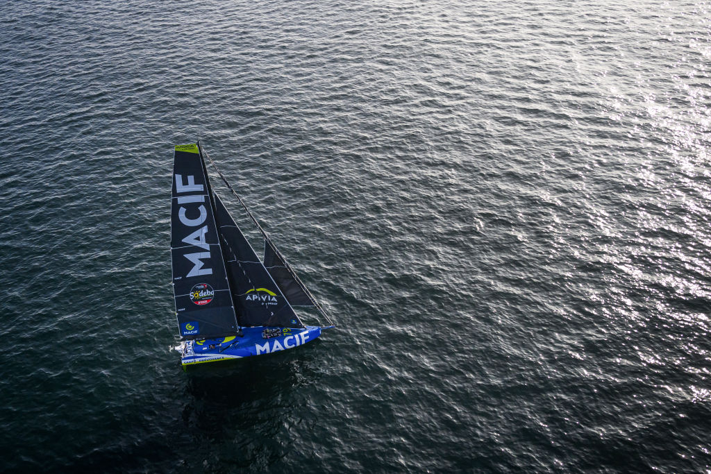 Charlie Dalin mène toujours la flotte du Vendée Globe