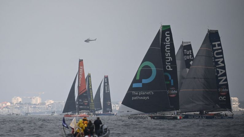 Giancarlo Pedote (Prysmian) a pris la tête de la 10e édition du Vendée Globe aux dépens du Britannique Sam Goodchild (Vulnerable). (Photo : CHRISTOPHE ARCHAMBAULT/AFP via Getty Images)