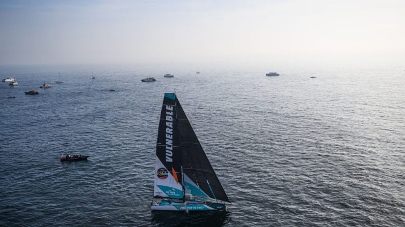 Le skipper britannique Sam Goodchild (Vulnerable) a repris les commandes du Vendée Globe dimanche, selon le dernier pointage effectué à 19h00 (GMT+1). (Photo : LOIC VENANCE/AFP via Getty Images)