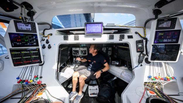 Vendée Globe : Ruyant, premier skipper à sortir du Pot-au-Noir, file vers l’équateur