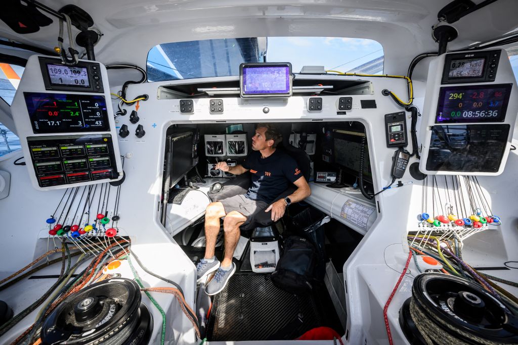 Vendée Globe : Ruyant, premier skipper à sortir du Pot-au-Noir, file vers l'équateur