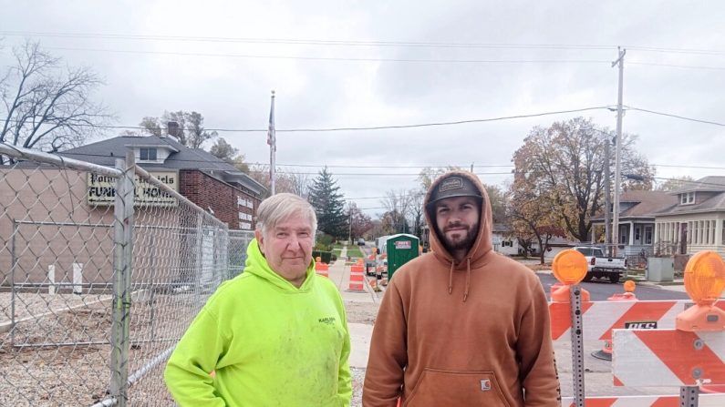 Richard Paap (à g.) et Graham Wick (à d.) à Union Grove, dans le Wisconsin, le 6 novembre 2024, au lendemain de la victoire de Donald Trump à l'élection présidentielle. (Nathan Worcester/Epoch Times).