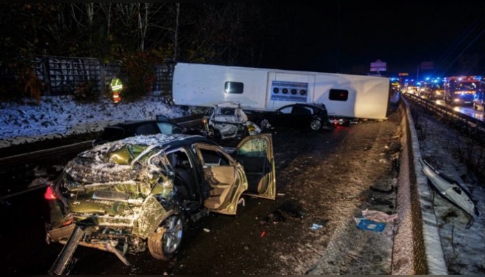 Val-de-Marne : un bus BlaBlacar se renverse, au moins 5 blessés graves et une trentaine de blessés légers