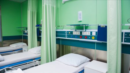 « Je suis je ne sais où » : faute de place, un patient hospitalisé dans le garage d’un hôpital