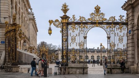 L’une des fameuses portes dorées de la place Stanislas à Nancy va être démontée