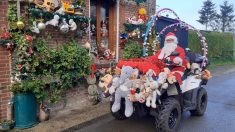 Le père Noël arrive en quad dans cette commune normande – et il est très demandé !