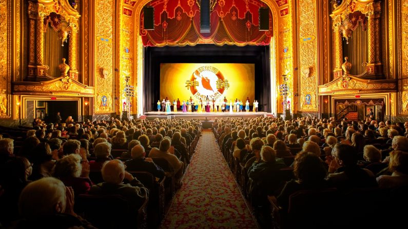 Un rappel après un spectacle de Shen Yun au Centre des Arts de Providence (Providence Performing Arts Center) à Providence, en Irlande du Nord, le 6 février 2016. (Evan Ning/Epoch Times)