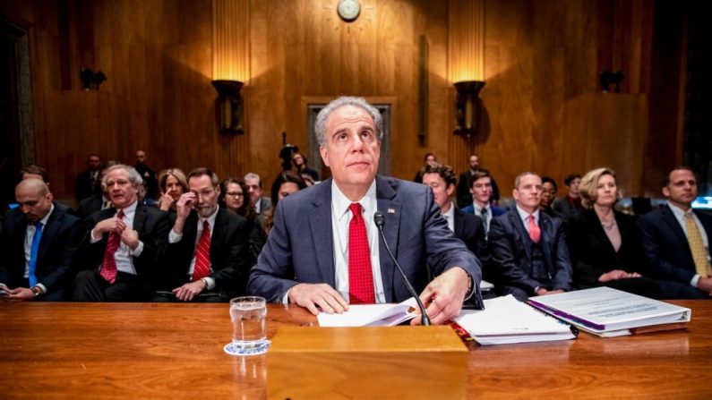 L'inspecteur général du ministère de la Justice, Michael Horowitz, se prépare à témoigner devant une commission sénatoriale au Capitole des États-Unis, le 18 décembre 2019. (Samuel Corum/Getty Images)