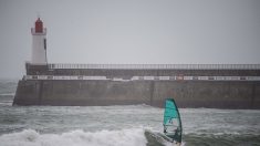 « Je me suis toujours dit que j’allais survivre » :  il est retrouvé sain et sauf, après plus de 16 heures passées agrippé à sa planche à voile