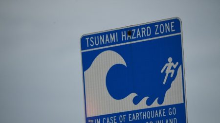 Un séisme de magnitude 7 a été ressenti et une brève alerte au tsunami déclenchée près des côtes de Californie