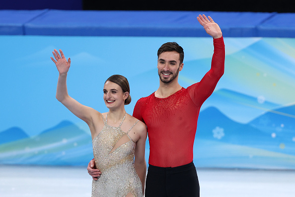 Les champions olympiques de patinage artistique Gabriella Papadakis et Guillaume Cizeron mettent fin à leur carrière