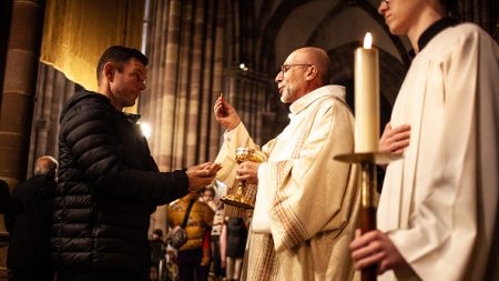 Appel de l’Église aux dons de fin d’année : un calendrier made in France pour relancer les dons